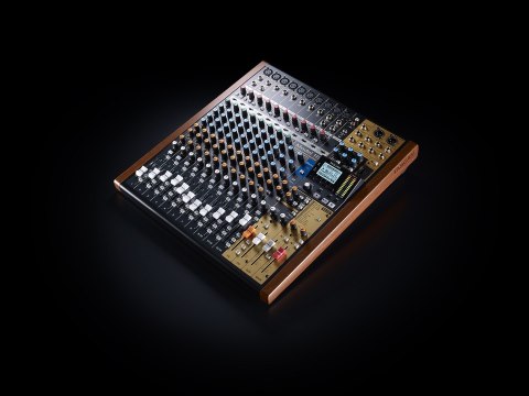 Tascam Model 16 - 14-kanałowy mikser analogowy z 16-ścieżkowym, cyfrowym rejestratorem Tascam Model 16 - 14-kanałowy mikser analogowy z 16-ścieżkowym, cyfrowym rejestratorem