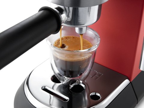 DeLonghi Ekspres kolbowy DeLonghi Dedica Style EC 685.R (1300W; kolor czerwony) (WYPRZEDAŻ) DeLonghi Ekspres kolbowy DeLonghi Dedica Style EC 685.R (1300W; kolor czerwony) (WYPRZEDAŻ)