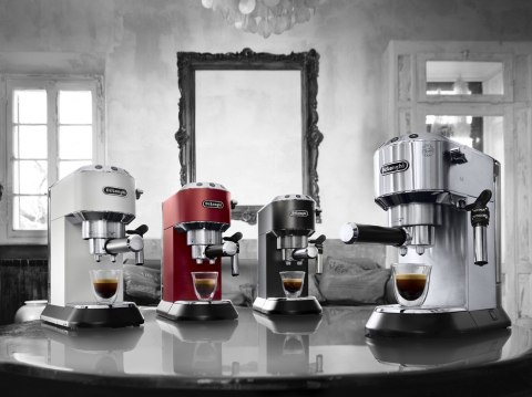 DeLonghi Ekspres kolbowy DeLonghi Dedica Style EC 685.R (1300W; kolor czerwony) (WYPRZEDAŻ) DeLonghi Ekspres kolbowy DeLonghi Dedica Style EC 685.R (1300W; kolor czerwony) (WYPRZEDAŻ)
