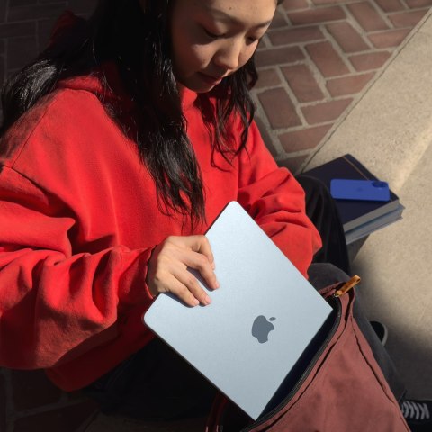 Apple Apple 13-inch MacBook Air: Apple M4 chip with 10-core CPU and 8-core GPU, 16GB, 256GB SSD - Starlight Apple Apple 13-inch MacBook Air: Apple M4 chip with 10-core CPU and 8-core GPU, 16GB, 256GB SSD - Starlight