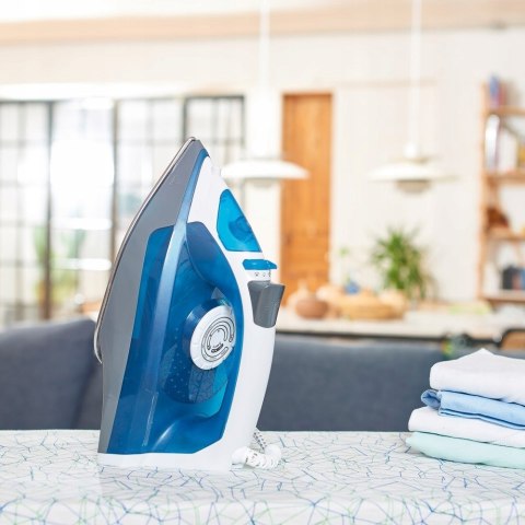 BLACK+DECKER Żelazko parowe Black+Decker BXIR2200E (2200W; biało-niebieski) BLACK+DECKER Żelazko parowe Black+Decker BXIR2200E (2200W; biało-niebieski)