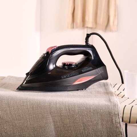 BLACK+DECKER Żelazko parowe Black+Decker BXIR3000E (3000W; czarny) BLACK+DECKER Żelazko parowe Black+Decker BXIR3000E (3000W; czarny)