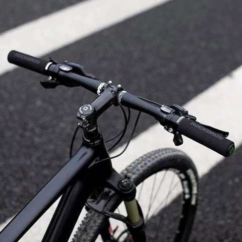 Rockbros Uchwyty rowerowe Rockbros BT1001BKRD z gąbki na kierownicę - czarno-czerwone Rockbros Uchwyty rowerowe Rockbros BT1001BKRD z gąbki na kierownicę - czarno-czerwone