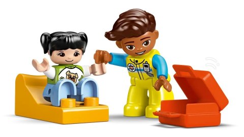Lego LEGO DUPLO TOWN 10447 Karetka z kierowcą Lego LEGO DUPLO TOWN 10447 Karetka z kierowcą