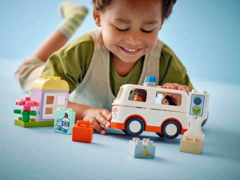 Lego LEGO DUPLO TOWN 10447 Karetka z kierowcą Lego LEGO DUPLO TOWN 10447 Karetka z kierowcą
