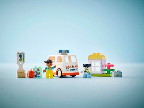 Lego LEGO DUPLO TOWN 10447 Karetka z kierowcą Lego LEGO DUPLO TOWN 10447 Karetka z kierowcą