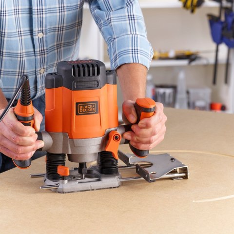 BLACK+DECKER Frezarka górnowrzecionowa 1200W KW1200EKA-QS BDE BLACK+DECKER Frezarka górnowrzecionowa 1200W KW1200EKA-QS BDE