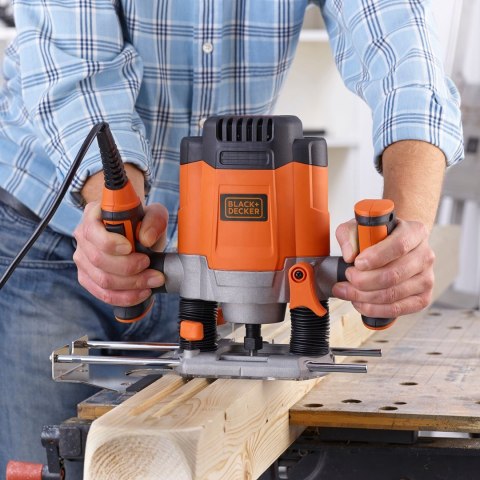 BLACK+DECKER Frezarka górnowrzecionowa 1200W KW1200EKA-QS BDE BLACK+DECKER Frezarka górnowrzecionowa 1200W KW1200EKA-QS BDE