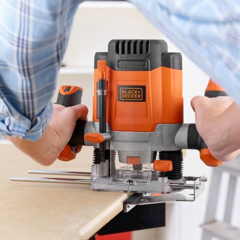 BLACK+DECKER Frezarka górnowrzecionowa 1200W KW1200EKA-QS BDE BLACK+DECKER Frezarka górnowrzecionowa 1200W KW1200EKA-QS BDE