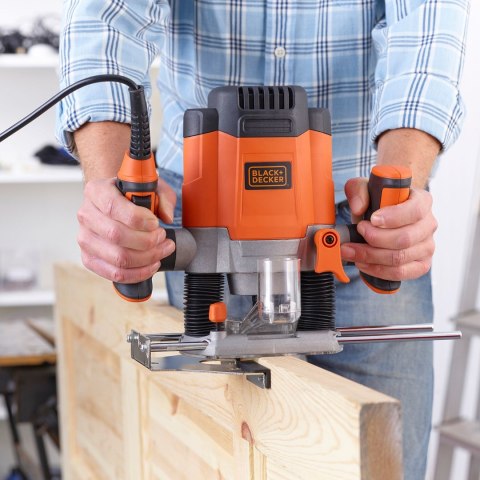 BLACK+DECKER Frezarka górnowrzecionowa 1200W KW1200EKA-QS BDE BLACK+DECKER Frezarka górnowrzecionowa 1200W KW1200EKA-QS BDE