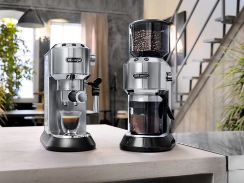 Ekspres kolbowy DeLonghi Dedica Style EC 685.M (1350W; kolor srebrny) Ekspres kolbowy DeLonghi Dedica Style EC 685.M (1350W; kolor srebrny)