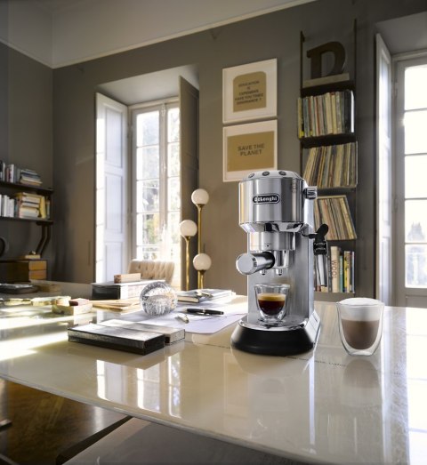 Ekspres kolbowy DeLonghi Dedica Style EC 685.M (1350W; kolor srebrny) Ekspres kolbowy DeLonghi Dedica Style EC 685.M (1350W; kolor srebrny)