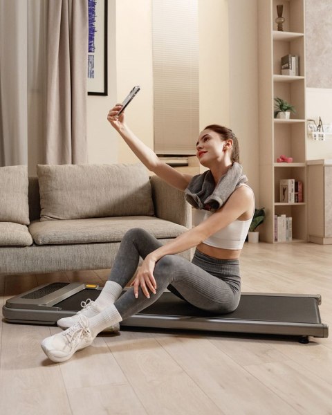 UREVO Bieżnia Urevo U1 Smart Walkingpad + Biurko regulowane elektrycznie TUCKANO czarny/orzech UREVO Bieżnia Urevo U1 Smart Walkingpad + Biurko regulowane elektrycznie TUCKANO czarny/orzech