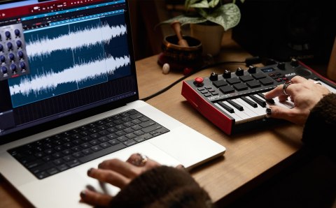 AKAI AKAI MPK MINI PLAY 3 - Mini klawiatura sterująca AKAI AKAI MPK MINI PLAY 3 - Mini klawiatura sterująca