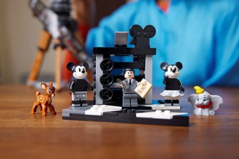 Lego LEGO Disney 43230 - Kamera w hołdzie Waltowi Disneyowi Lego LEGO Disney 43230 - Kamera w hołdzie Waltowi Disneyowi
