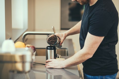SEVERIN SEVERIN MŁYNEK DO KAWY I PRZYPAW INOX, POJEMNOŚĆ 50 G, ZWIJACZ KABLA, 2 NOŻE ZE STALI NIERDZEWNEJ, MOC 150W KM3879