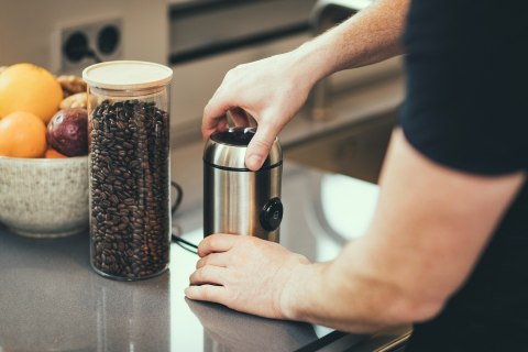 SEVERIN SEVERIN MŁYNEK DO KAWY I PRZYPAW INOX, POJEMNOŚĆ 50 G, ZWIJACZ KABLA, 2 NOŻE ZE STALI NIERDZEWNEJ, MOC 150W KM3879