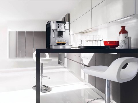 Ekspres ciśnieniowy automatyczny DeLonghi Magnifica S ECAM 22.110 SB (1450W; kolor srebrny) (WYPRZEDAŻ) Ekspres ciśnieniowy automatyczny DeLonghi Magnifica S ECAM 22.110 SB (1450W; kolor srebrny) (WYPRZEDAŻ)