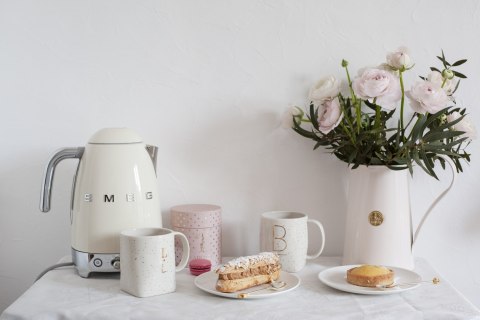 SMEG Czajnik elektryczny SMEG KLF04CREU kremowy (WYPRZEDAŻ) SMEG Czajnik elektryczny SMEG KLF04CREU kremowy (WYPRZEDAŻ)