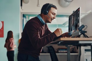POLY Słuchawki Poly Voyager Focus 2-M USB-C-C Headset USB-C/A Adapter Charging Stand No localization Retail Packaging