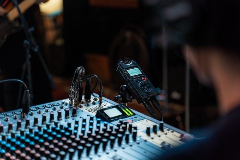 TASCAM Tascam DR-40X - Przenośny rejestrator cyfrowy z interfejsem USB, zapisujący 2 x stereo, 2 GB karta SD TASCAM Tascam DR-40X - Przenośny rejestrator cyfrowy z interfejsem USB, zapisujący 2 x stereo, 2 GB karta SD