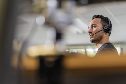 Hewlett-Packard POLY Zestaw słuchawkowy Voyager 4320 z certyfikatem Microsoft Teams USB-C + adapter BT700 (WYPRZEDAŻ) Hewlett-Packard POLY Zestaw słuchawkowy Voyager 4320 z certyfikatem Microsoft Teams USB-C + adapter BT700 (WYPRZEDAŻ)