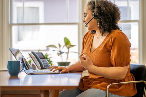 Hewlett-Packard POLY Zestaw słuchawkowy Voyager 4320 z certyfikatem Microsoft Teams USB-C + adapter BT700 (WYPRZEDAŻ) Hewlett-Packard POLY Zestaw słuchawkowy Voyager 4320 z certyfikatem Microsoft Teams USB-C + adapter BT700 (WYPRZEDAŻ)