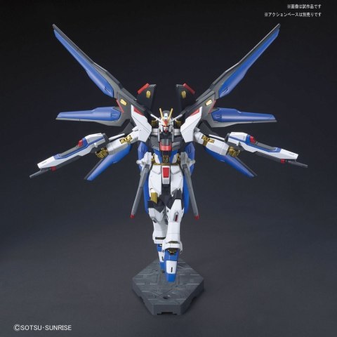 BANDAI Figurka kolekcjonerska Bandai HGCE 1/144 ZGMF-X20A STRIKE FREEDOM GUNDAM BANDAI Figurka kolekcjonerska Bandai HGCE 1/144 ZGMF-X20A STRIKE FREEDOM GUNDAM