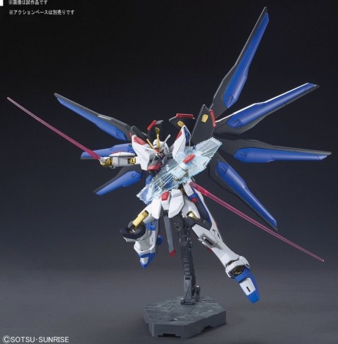 BANDAI Figurka kolekcjonerska Bandai HGCE 1/144 ZGMF-X20A STRIKE FREEDOM GUNDAM BANDAI Figurka kolekcjonerska Bandai HGCE 1/144 ZGMF-X20A STRIKE FREEDOM GUNDAM