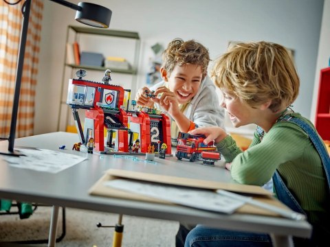 Lego LEGO City 60414 Remiza strażacka z wozem strażackim Lego LEGO City 60414 Remiza strażacka z wozem strażackim