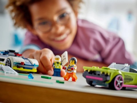 Lego LEGO City 60415 Pościg radiowozu za muscle carem Lego LEGO City 60415 Pościg radiowozu za muscle carem
