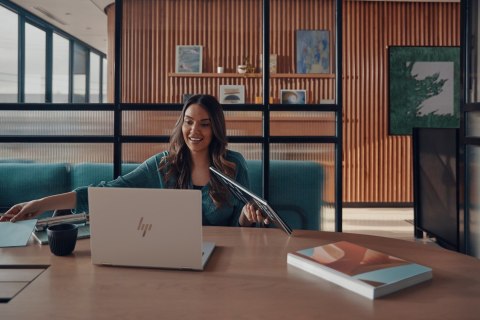 Hewlett-Packard HP EliteBook 1040 G11 Ultra 7 165H 14.0"WUXGA IPS Sure ViewReflect 800nits 32GB DDR5 SSD1TB Intel Arc Cam 5MPx 68Wh W11Pro 3Y On