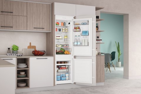 Indesit Chłodziarko-zamrażarka INDESIT INC18 T112 Indesit Chłodziarko-zamrażarka INDESIT INC18 T112