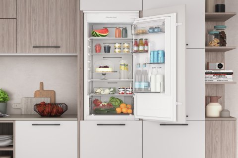 Indesit Chłodziarko-zamrażarka INDESIT INC18 T112 Indesit Chłodziarko-zamrażarka INDESIT INC18 T112