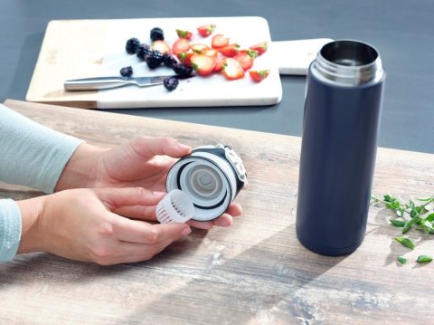 LEIFHEIT Kubek termiczny Flip 600 ml granatowy 3275 LEIFHEIT