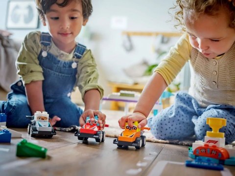 Lego LEGO DUPLO TOWN 10445 Bolidy i kierowcy F1