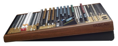 TASCAM Tascam Model 16 - 14-kanałowy mikser analogowy z 16-ścieżkowym, cyfrowym rejestratorem TASCAM Tascam Model 16 - 14-kanałowy mikser analogowy z 16-ścieżkowym, cyfrowym rejestratorem