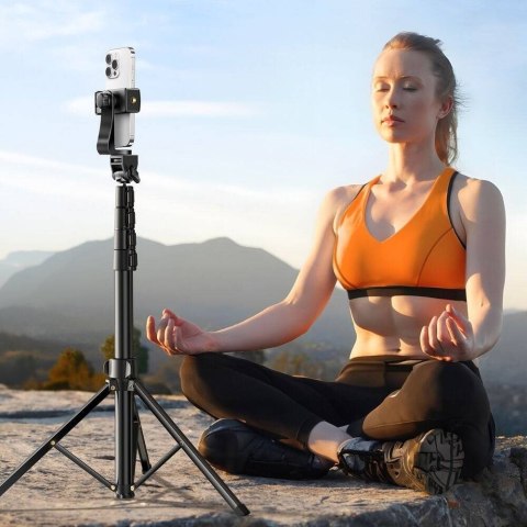 UGREEN Ugreen selfie stick ze stojakiem i pilotem LP680 1.8m (czarny) UGREEN Ugreen selfie stick ze stojakiem i pilotem LP680 1.8m (czarny)