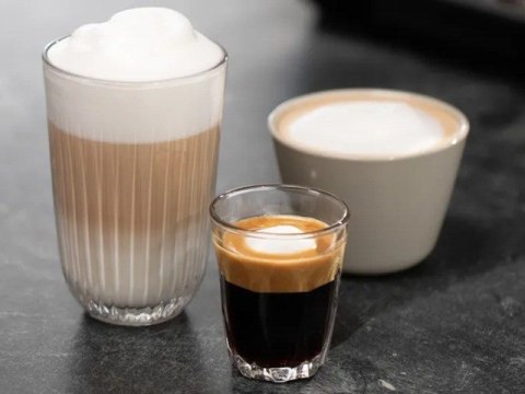 Siemens Ekspres ciśnieniowy Siemens TP715R07 EQ700 (czarny; 19 barów)