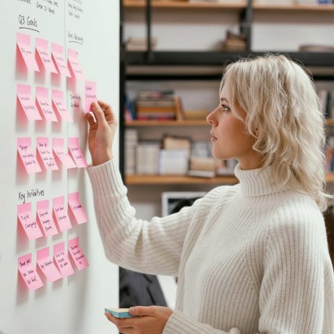 Ergo office ERGO OFFICE MOBILNA TABLICA SUCHOŚCIERALNA, ORIENTACJA PIONOWA, BIAŁA, JEDNOSTRONNA, Z PÓŁKĄ, WYMIARY TABLICY 1190X790MM ER-3