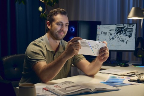 ASUS ASUS ROG Ally RC73YA-NH002W Ryzen Z2 A 7.0"FHD Touch 120Hz IPS-level 500nits Glossy 16GB LPDDR5X SSD512 Radeon Graphics 60WHrs W