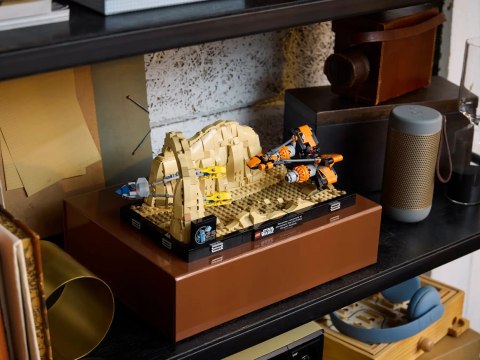 Lego LEGO Star Wars 75380 Diorama: Wyścig ścigaczy w Mos Espa