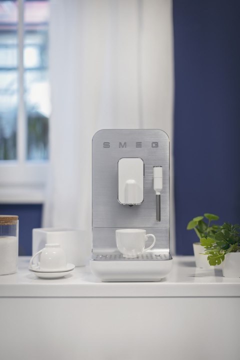 SMEG Ekspres ciśnieniowy SMEG BCC12WHMEU