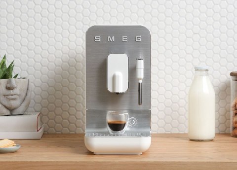 SMEG Ekspres ciśnieniowy SMEG BCC12WHMEU