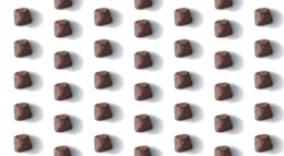 JOHN DOG John Dog Chapsy z wołowiny szwajcarskiej 70% 100g