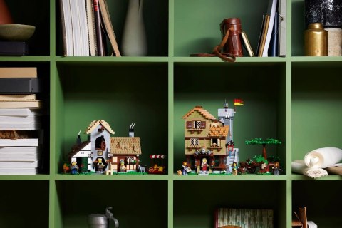 Lego LEGO Icons 10332 Średniowieczny plac miejski