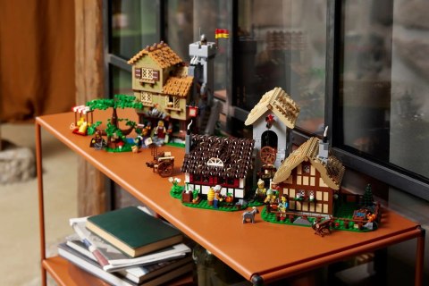 Lego LEGO Icons 10332 Średniowieczny plac miejski