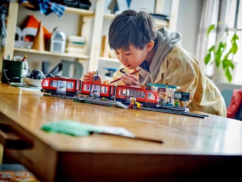 Lego LEGO City 60423 Tramwaj miejski ze stacją