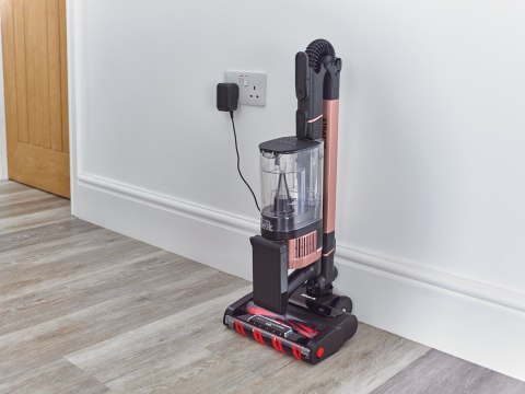 Shark Odkurzacz pionowy SHARK Stratos IZ400EU bezprzewod.