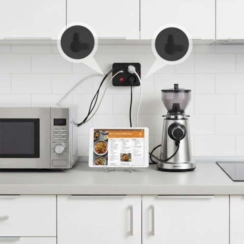 Maclean MACLEAN LISTWA ZASILAJĄCA, PRZEDŁUŻACZ 2 GNIAZDA + 3XUSB, 110-240V AC 50/60HZ, 2.1A MAX 2500W, 3 M, CZARNA MCE388 B